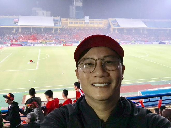 Á hậu Huyền My rạng rỡ trên khán đài SVĐ Hàng Đẫy, trực tiếp cổ vũ hết mình cho đội tuyển Việt Nam-3