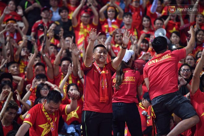 14.000 CĐV trên sân Hàng Đẫy chung vui với ĐT Việt Nam sau trận thắng Campuchia-3