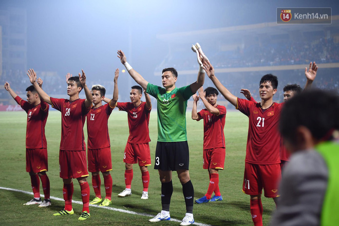 14.000 CĐV trên sân Hàng Đẫy chung vui với ĐT Việt Nam sau trận thắng Campuchia-5