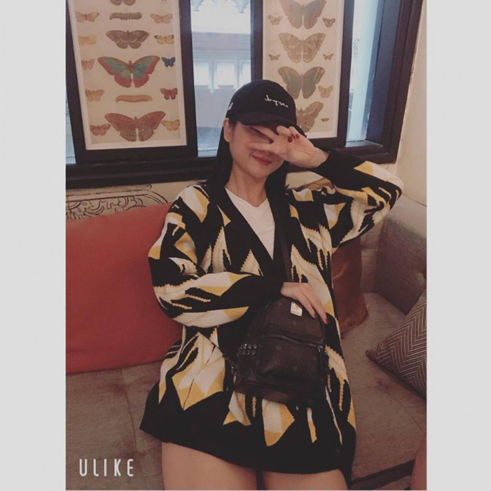 Bạn gái nóng bỏng hỏa tốc ra Hà Nội cổ vũ vua dội bom ĐTVN đấu Campuchia-9