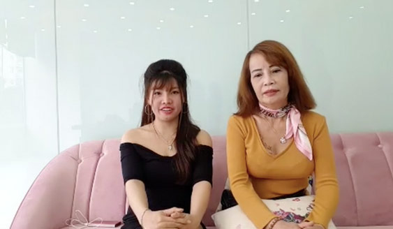 Hết khoe ngực lại đến hở đùi, cô dâu 62 tuổi ở Cao Bằng gây ngán ngẩm vì thời trang phang tuổi tác-6