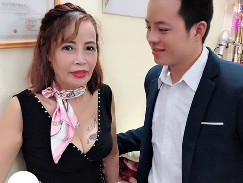 Cô dâu 62 tuổi khoe ảnh cưới lần 2 sau 2 tháng kết hôn, hạnh phúc khi chồng gọi là công chúa xinh đẹp-7