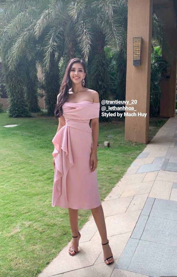 Ngỡ đâu chỉ có 2 nàng Trinh cuồng màu hồng, Tiểu Vy vừa xuất hiện đã đánh bại đàn chị-7