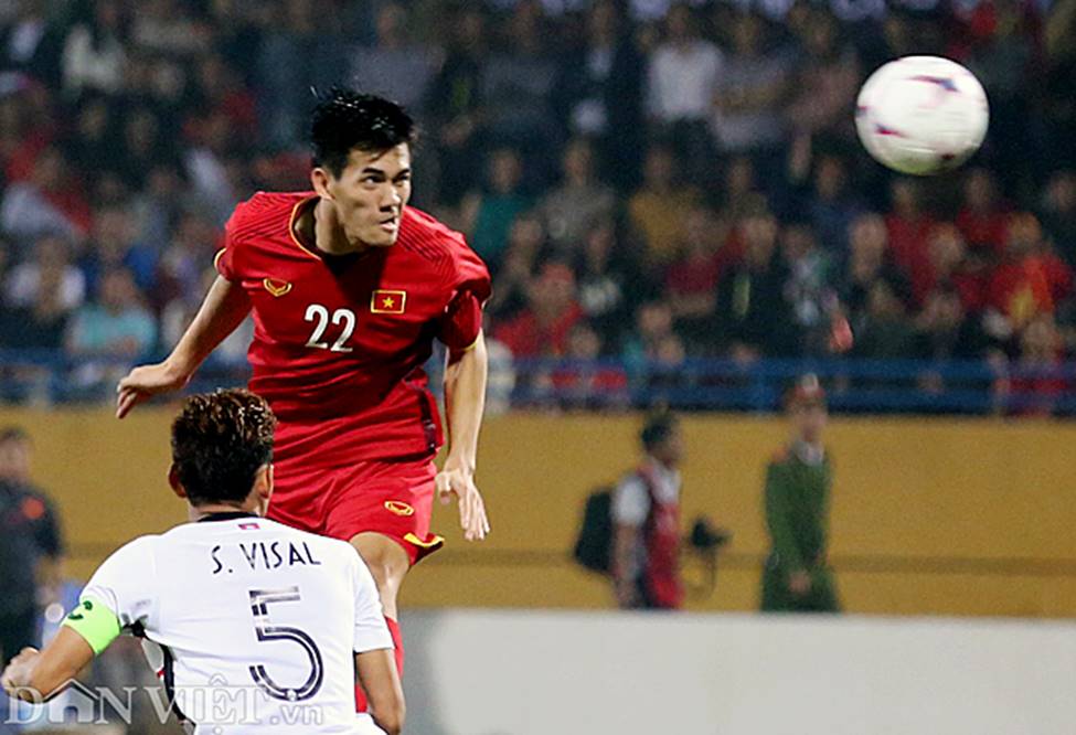 Ảnh: Bị phạm lỗi liên tục, Quang Hải vẫn vượt mặt cầu thủ Campuchia-6