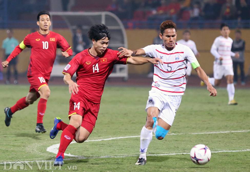 Ảnh: Bị phạm lỗi liên tục, Quang Hải vẫn vượt mặt cầu thủ Campuchia-15