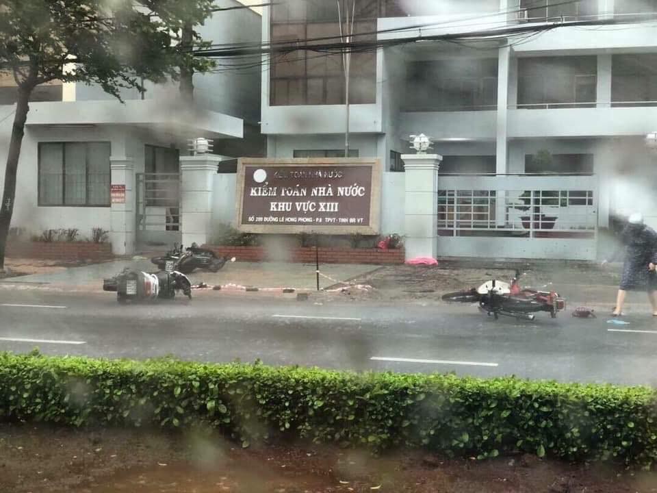 Bão số 9 suy yếu thành áp thấp nhiệt đới sau khi càn quét Vũng Tàu, Sài Gòn đang có mưa lớn và gió mạnh-2