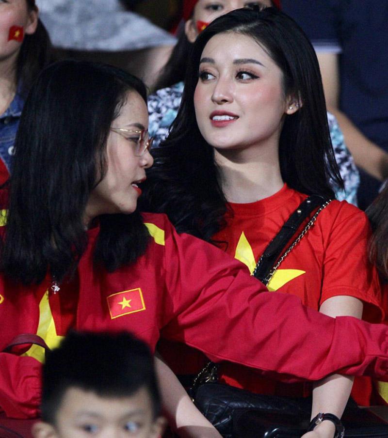 Xuất hiện vài giây ngắn ngủi trên sân cỏ AFF Cup, Huyền My đẹp cực phẩm vì makeup khéo-4