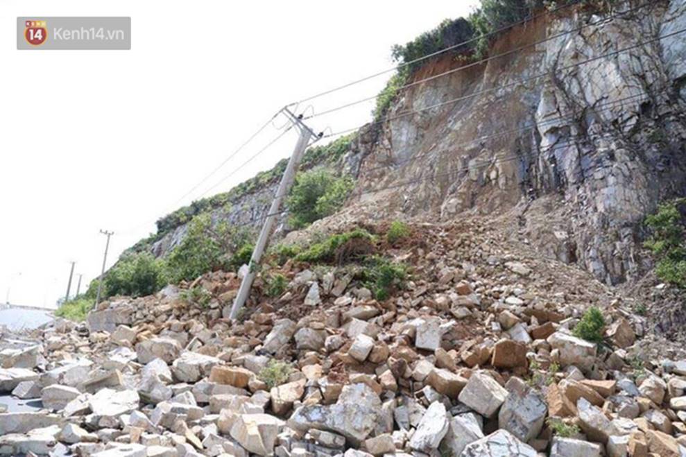 Nha Trang ngập sâu trong biển nước, sạt lở kinh hoàng trong cơn bão số 9-5