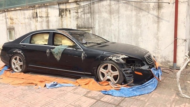 Xe sang Mercedes 10 tỷ phủ bụi trên phố Hà Nội-8