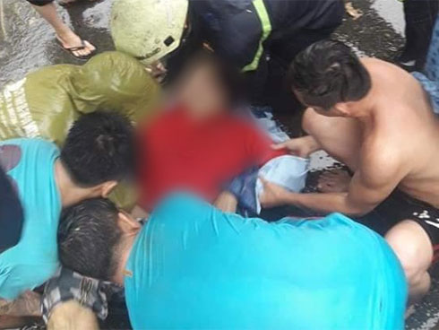 Đường Nguyễn Hữu Cảnh ngập nặng vì bão số 9-1