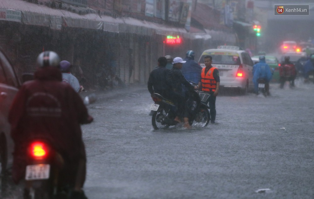 Nóng: Tất cả học sinh tại TPHCM được nghỉ học cả ngày thứ 2 (26/11) do ảnh hưởng của bão số 9-1