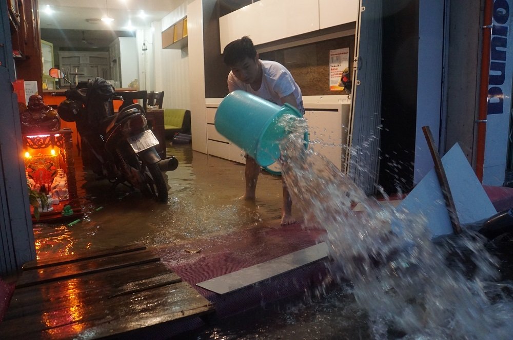 Bão số 9: Người Sài Gòn quay cuồng chống ngập suốt đêm-9