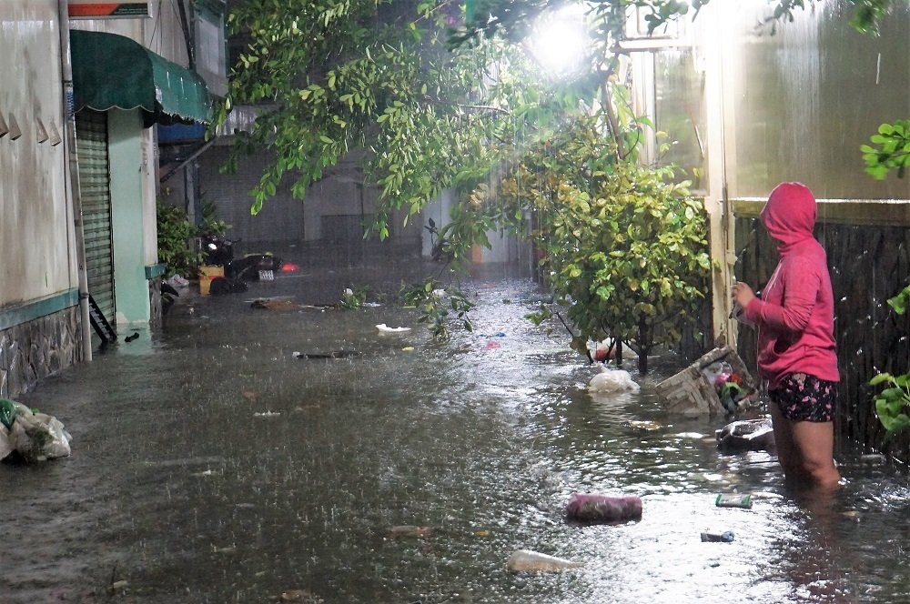 Bão số 9: Người Sài Gòn quay cuồng chống ngập suốt đêm-14