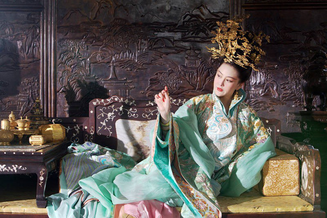 Quả báo của một nô tì phản chủ cướp chồng: bị Hoàng đế bắt khỏa thân trước trăm quan, chết trong đau đớn tủi nhục-6