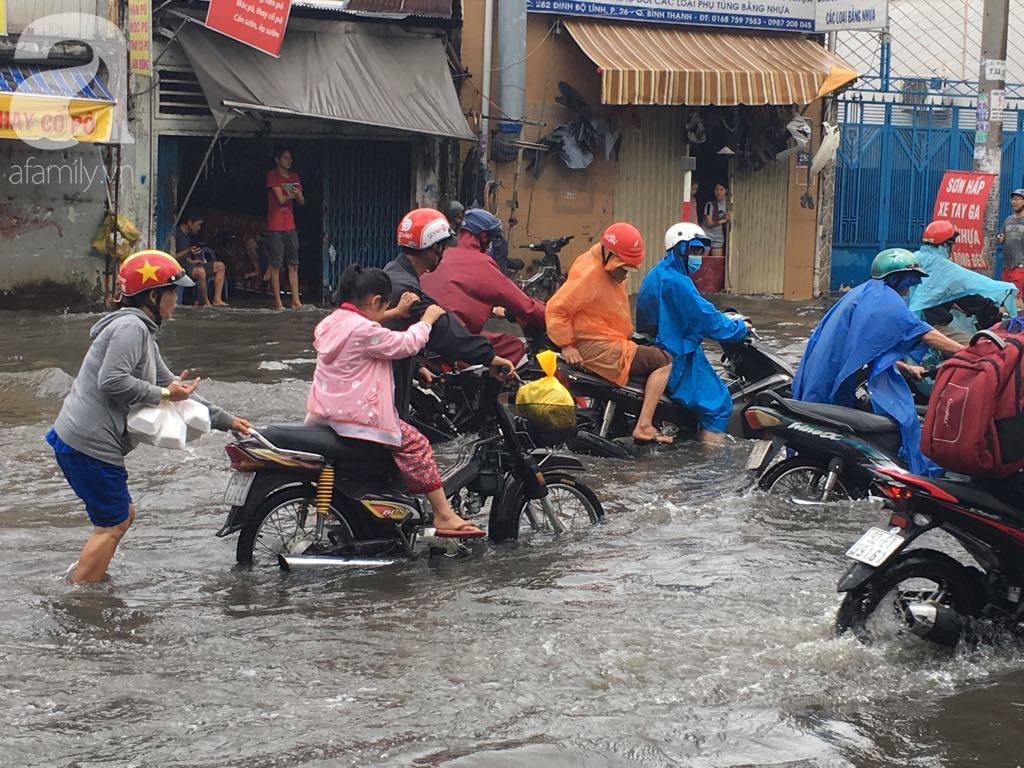 Sáng thứ 2 kẹt xe, ngập nước, xe chết máy nằm la liệt, người Sài Gòn khốn khổ sau bão số 9-4