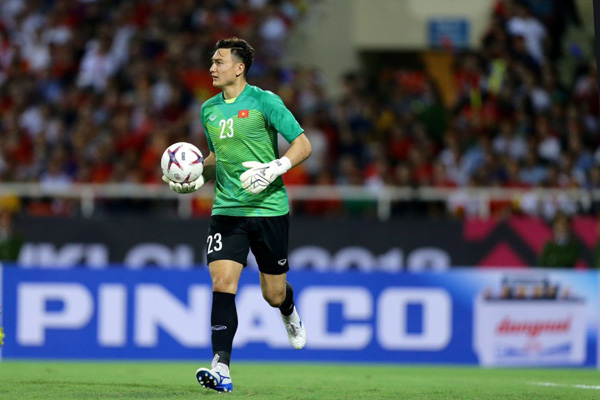 Khoảnh khắc CĐV Việt Nam ‘đỏ lửa’ trên sân Hàng Đẫy-9