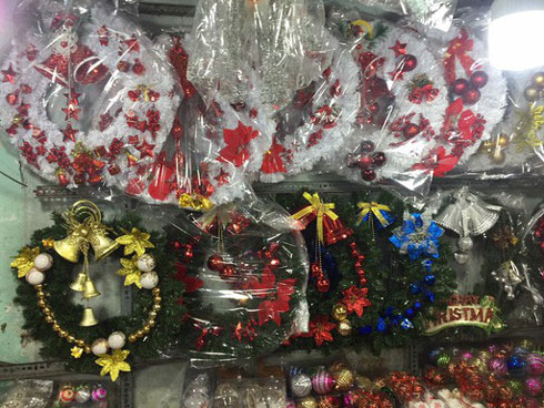 Mốt chơi cây thông lạ mùa Noel năm nay, chủ shop thu 50 triệu/ngày-3