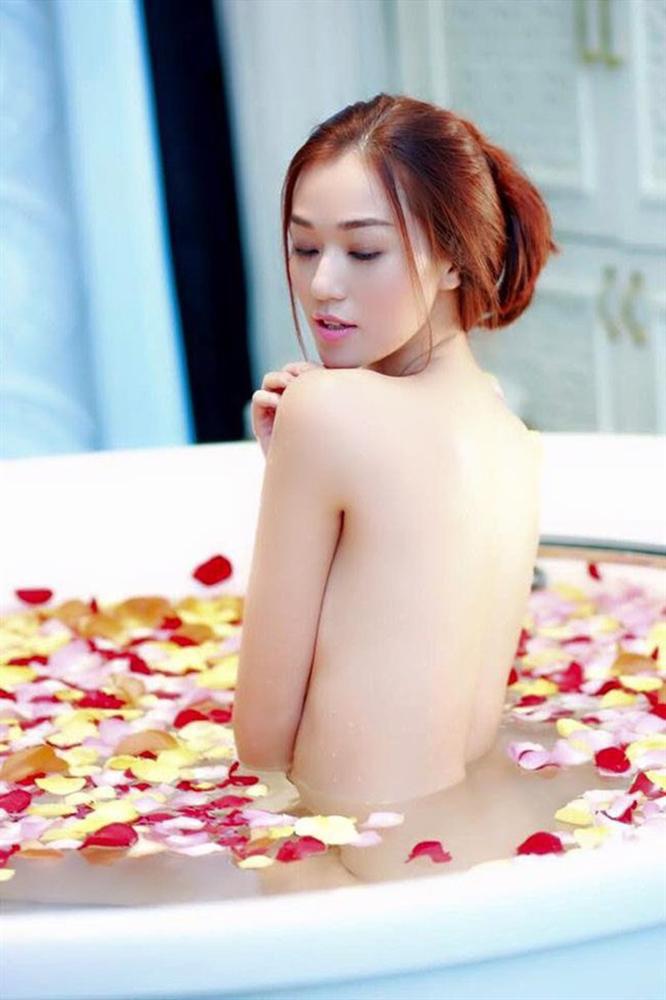 1001 kiểu khoe tắm bồn của các mỹ nhân Việt: người vẫn mặc nguyên đồ, kẻ cởi hết cho biết thế nào là sexy-15