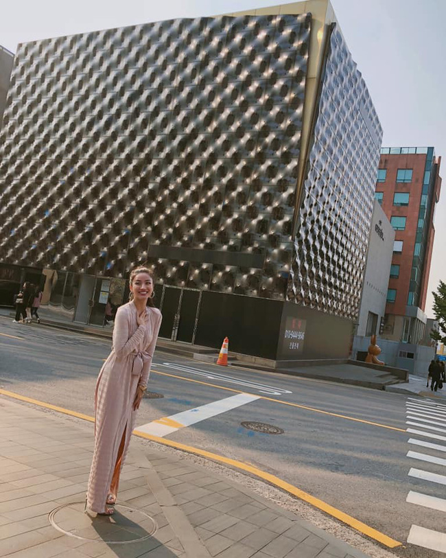 Street style tuần này: Hằng Túi huýt sáo đi đẻ được mọi người khen hết lời vì diện váy vừa đẹp lại sang-11