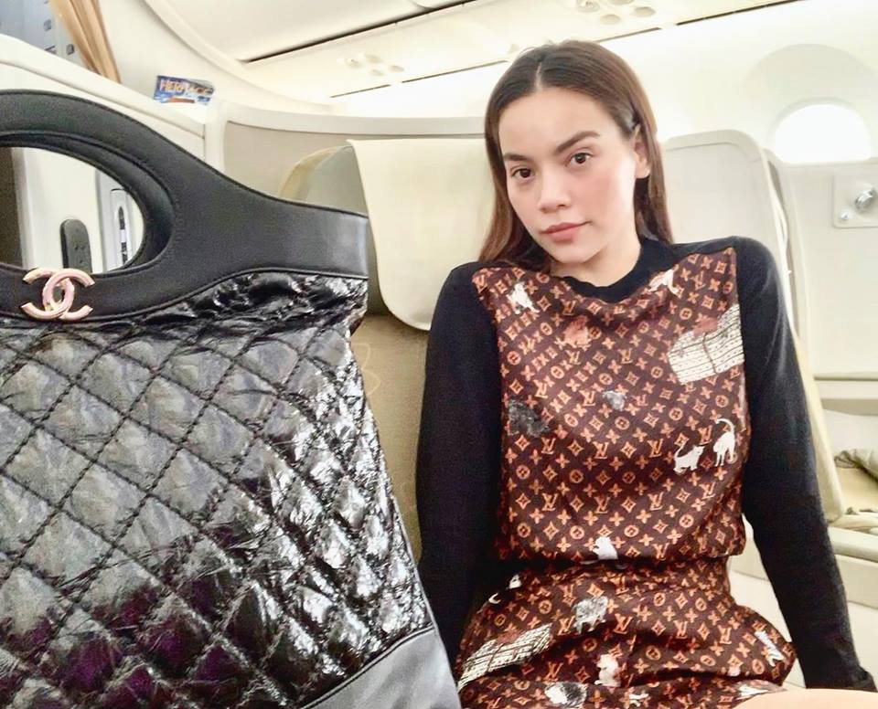 Đi lưu diễn xa, Hà Hồ bày tỏ lo lắng cho mọi người ở nhà khi hay tin bão số 9 gây thiệt hại lớn-1