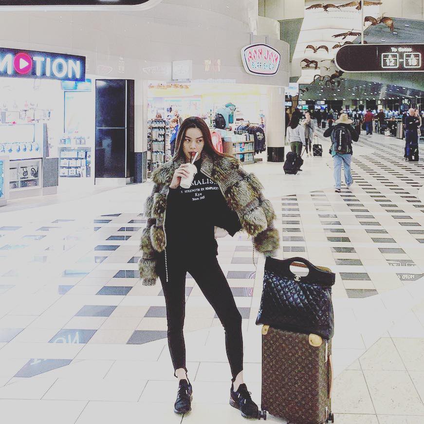 Đi lưu diễn xa, Hà Hồ bày tỏ lo lắng cho mọi người ở nhà khi hay tin bão số 9 gây thiệt hại lớn-5