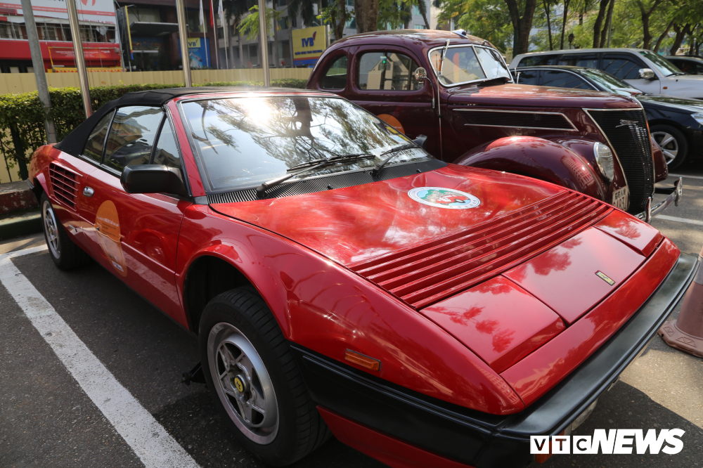 Cận cảnh dàn xe cổ siêu sang từ Hong Kong, Trung Quốc đến Hà Nội-3