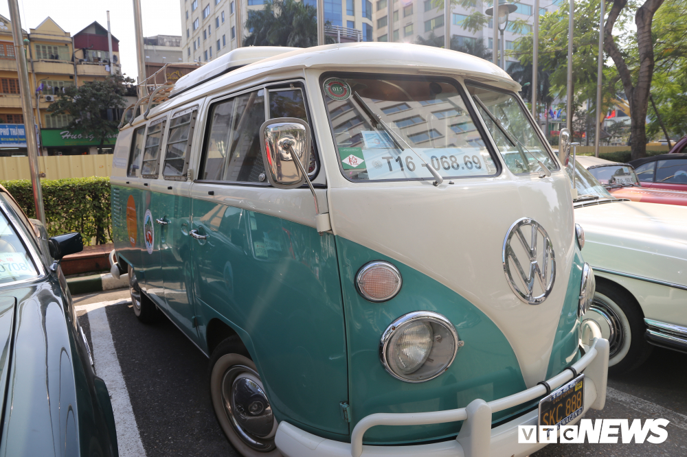 Cận cảnh dàn xe cổ siêu sang từ Hong Kong, Trung Quốc đến Hà Nội-12