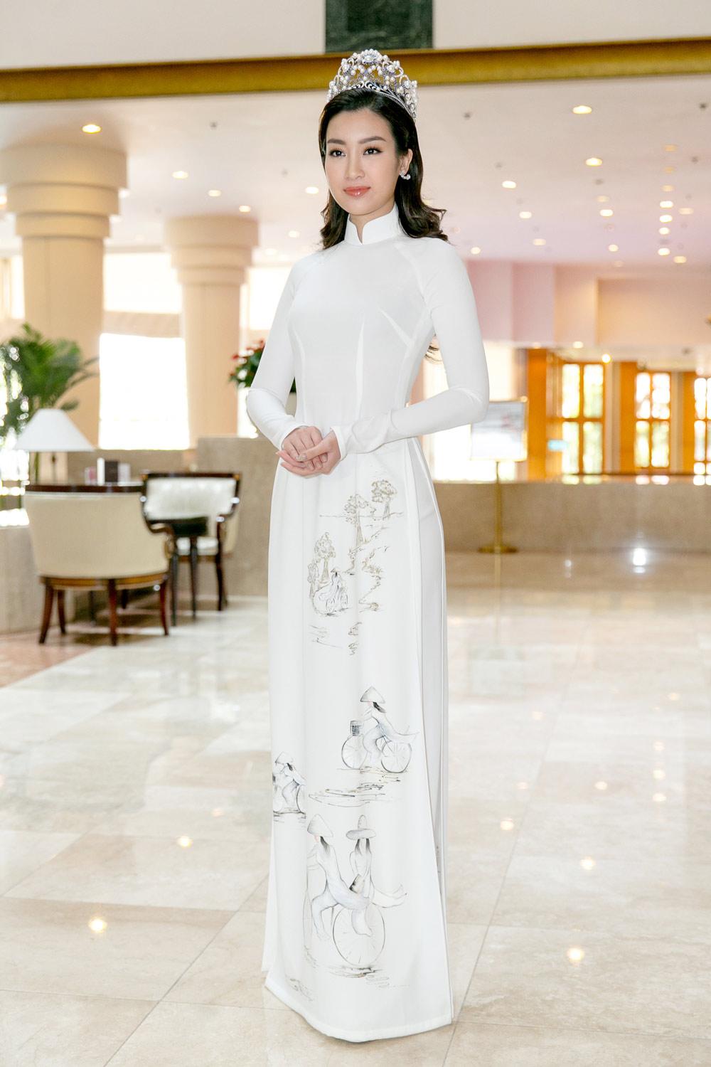 Chân dài sexy nhất Việt Nam mắc thảm họa nội y thường thấy với áo dài trắng-5