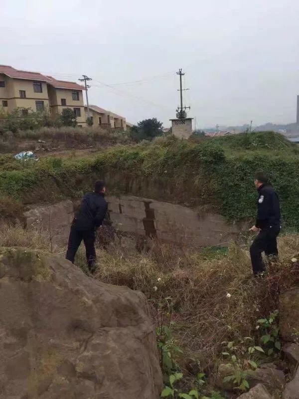 Bị ông chú lạ mặt giật balo, bé trai 10 tuổi hoảng sợ đến báo cảnh sát, sự thật khiến ai cũng ngã ngửa-2