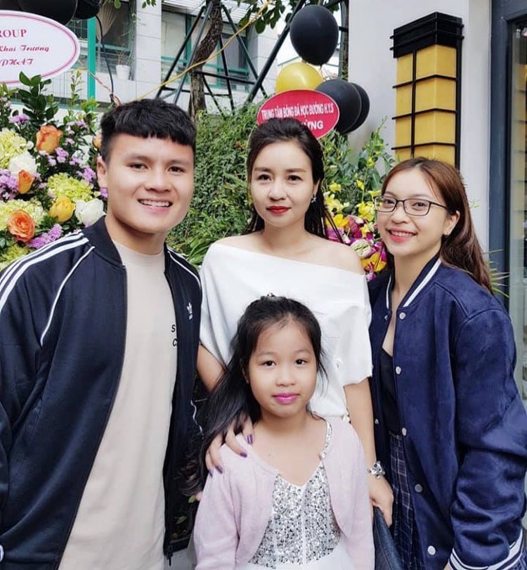 Cận cảnh dàn sao ĐTVN khoe người yêu khắp mạng xã hội-7