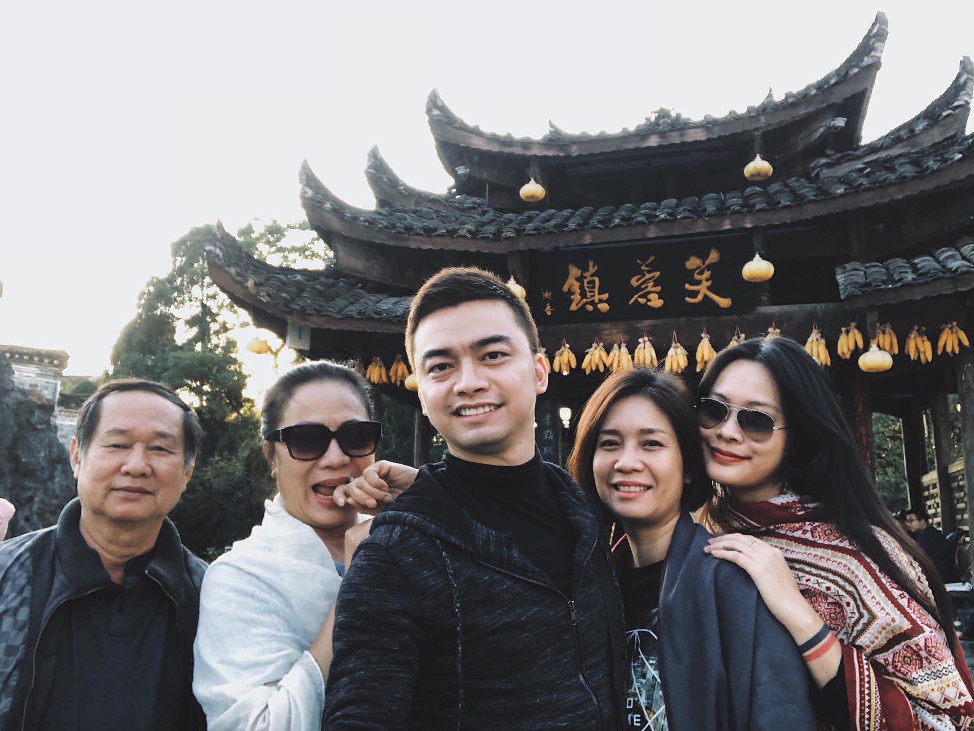 Bị nghi dao kéo vì dậy thì quá thành công, con gái nghệ sĩ Hương Dung đưa ra câu trả lời khiến mẹ mát mặt-9