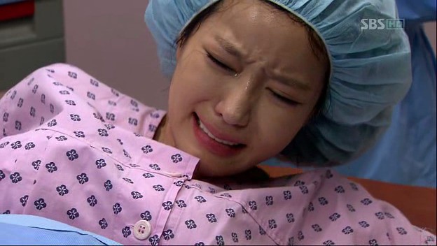 Đau chết đi sống lại trong phòng sinh không ngờ còn bị lĩnh cú tát trời giáng từ chồng, tôi quyết định ly hôn ngay khi con ra đời-2