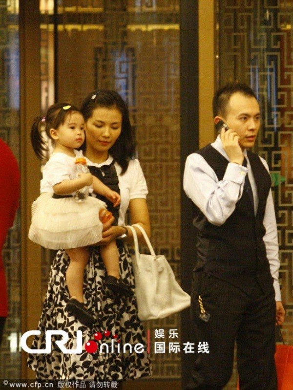 Lưu Đào: Từ mỹ nhân hám tiền cưới đại gia đến người vợ quốc dân, một tay vực dậy người chồng trầm cảm, gánh vác cả gia đình trên vai-3