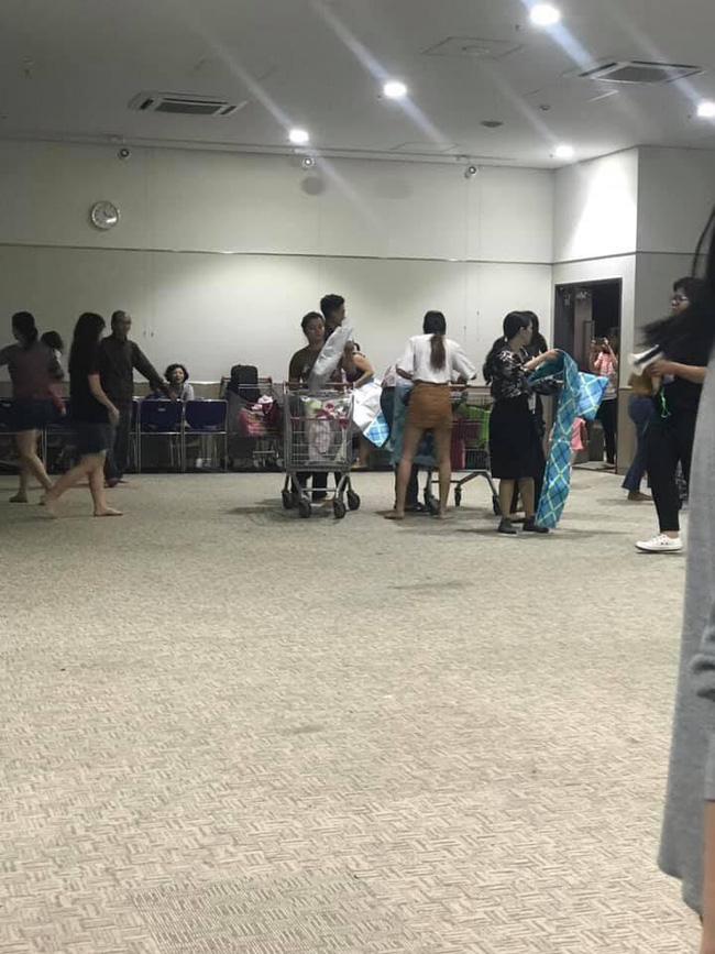 Bão số 9 đã qua, câu chuyện về TTTM mở cửa cho người trú mưa ngủ qua đêm vẫn còn gây xúc động-4