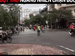 Ngồi thành hàng giữa đường tự tin check in, đoàn phượt thủ khiến cả mạng xã hội phản đối-6