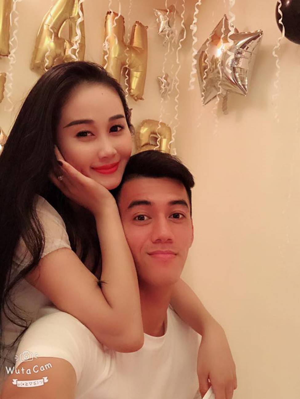 Nửa kia xinh đẹp của 3 chiến binh ghi bàn trận Việt Nam-Campuchia-2