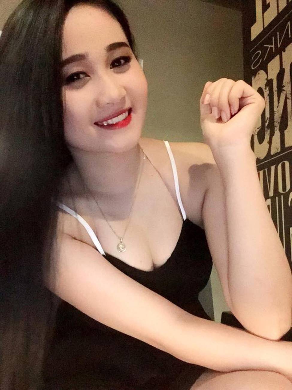 Nửa kia xinh đẹp của 3 chiến binh ghi bàn trận Việt Nam-Campuchia-6