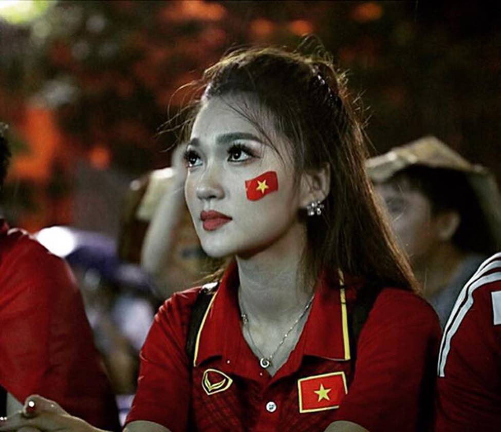 Nửa kia xinh đẹp của 3 chiến binh ghi bàn trận Việt Nam-Campuchia-19