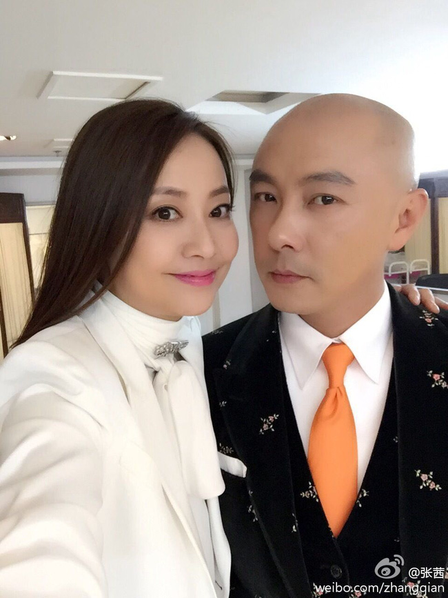 Cả đời đã không một mụn con nhưng Trương Vệ Kiện vẫn liên tục phải lên tiếng về chuyện bầu bí của vợ-1