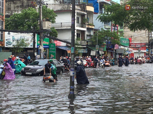 Sau bão, học sinh trở lại đi học bình thường, các trường lên lịch học bù để đảm bảo chương trình-1