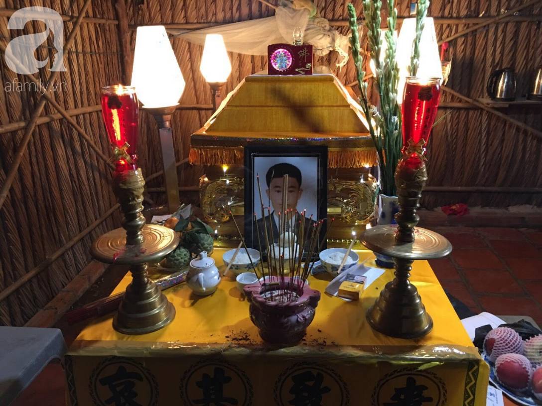 Bố chết đuối khi cứu vườn rau trong bão, 3 đứa trẻ ngây ngô hỏi sao bố ngủ lâu quá không dậy hả mẹ?-9