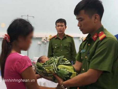 Trần tình ngây ngô của người mẹ bán con mới sinh lấy 32 triệu đồng
