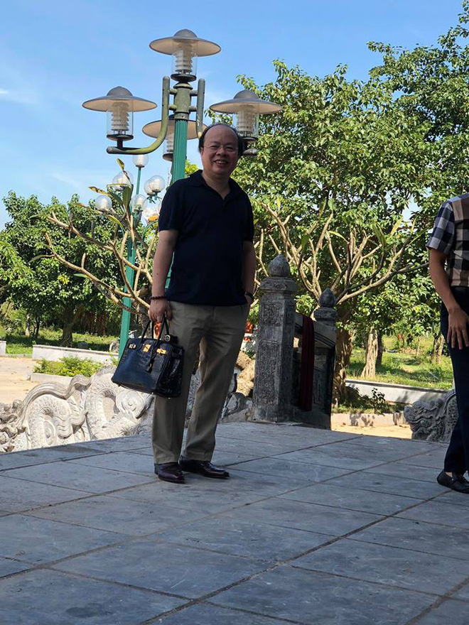 Hai cử chỉ đơn giản nhưng lãng mạn Thứ trưởng Bộ Tài chính dành cho Đinh Hiền Anh-2