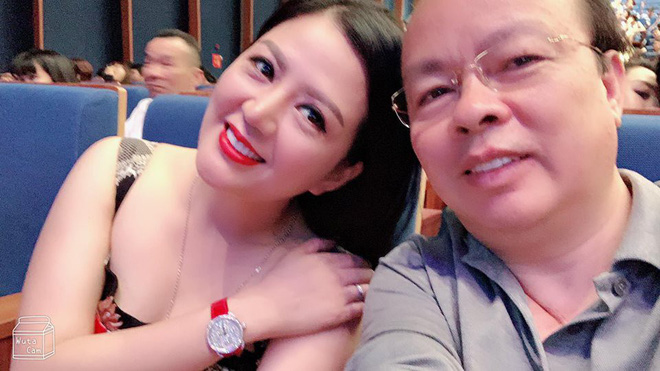 Hai cử chỉ đơn giản nhưng lãng mạn Thứ trưởng Bộ Tài chính dành cho Đinh Hiền Anh-7