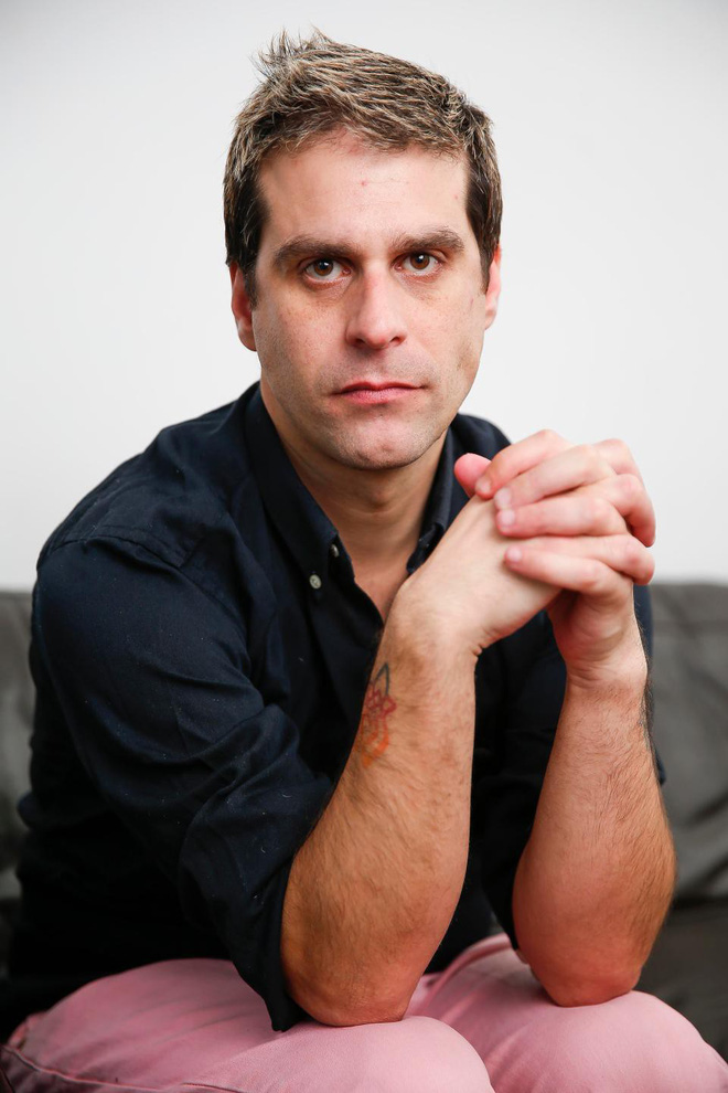 Bắt con trai quan hệ với mẹ kế để trở về đúng với giới tính thật-1