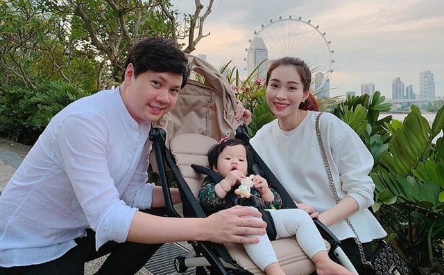 Người hâm mộ HH Đặng Thu Thảo cuối cùng cũng được thỏa lòng ngắm cả gia đình thần tiên tỉ tỉ trong một khung hình-1