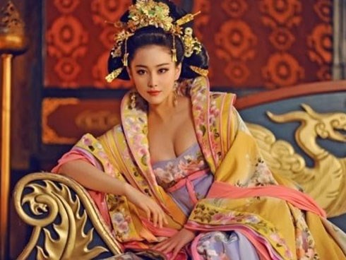 Từ kỹ nữ thành hoàng hậu, Triệu Phi Yến càng điên cuồng làm đẹp đến mức... vô sinh