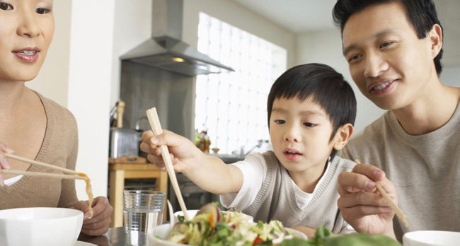 Việc nên và không nên làm với con khi ăn uống, tưởng đơn giản nhưng không phải ai cũng biết-2