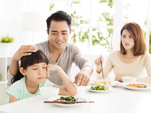 Cha mẹ áp dụng những mẹo này là sẽ đập tan ngay tính nhõng nhẽo, khảnh ăn của con trong ngày Tết-5