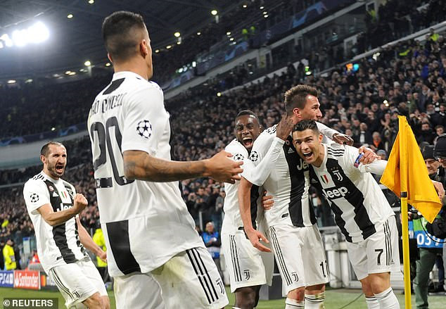 Ronaldo tỏa sáng đưa Juventus vào vòng 1/8 Champions League-1